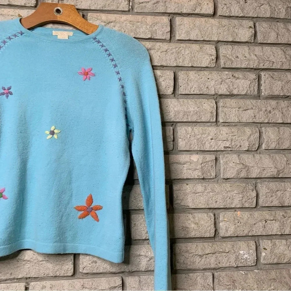 Vintage Floral Embroidered Sweater - Picture 4 of 8